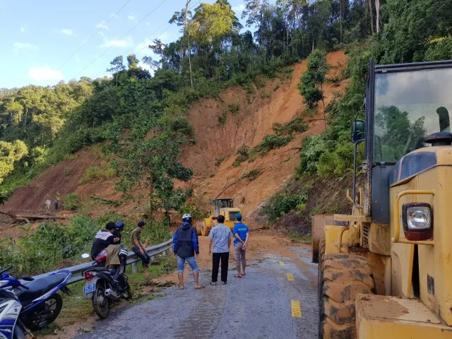 vna_potal_da_tim_thay_11_thi_the_42_nguoi_con_mat_tich_trong_vu_sat_lo_kinh_hoang_tai_quang_nam__084552847_5098847 vna_potal_da_tim_thay_11_thi_the_42_nguoi_con_mat_tich_trong_vu_sat_lo_kinh_hoang_tai_quang_nam__084552847_5098847