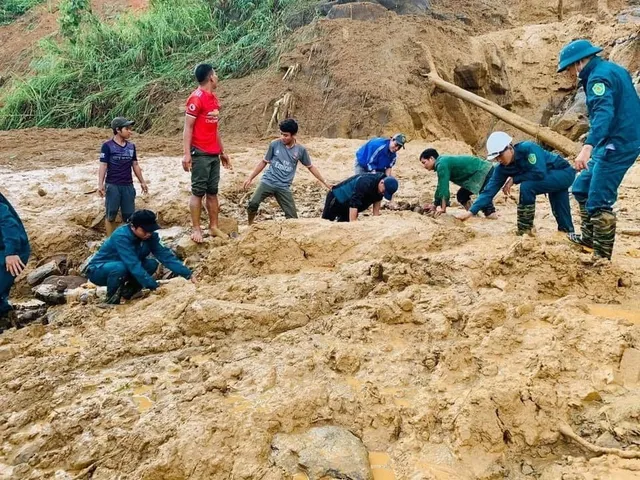 Kinh hoàng sạt lở đất liên tiếp trong 1 ngày ở Quảng Nam - Ảnh 2.