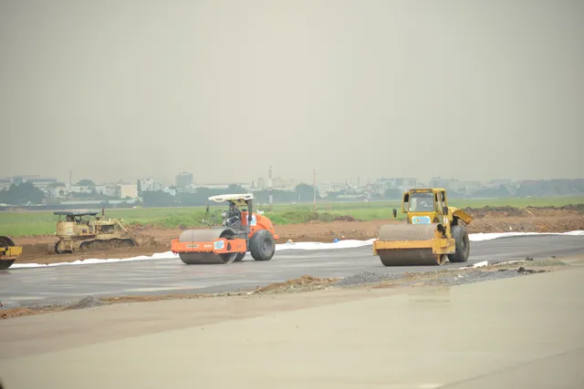 Đẩy nhanh tiến độ dự án nâng cấp đường băng sân bay Tân Sơn Nhất, đảm bảo chất lượng và an toàn - Ảnh 1.