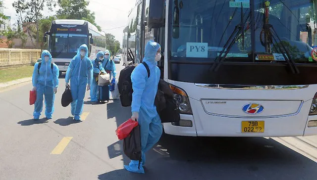 
Nearly 340 Vietnamese citizens who were repatriated from Russia have been sent to a local military-run isolation camp in Tuy Hoa City, the capital city of Phu Yen Province, for quarantine as prescribed by the anti-COVID-19 regulation. (Photo: NDO/Trinh Ke)
