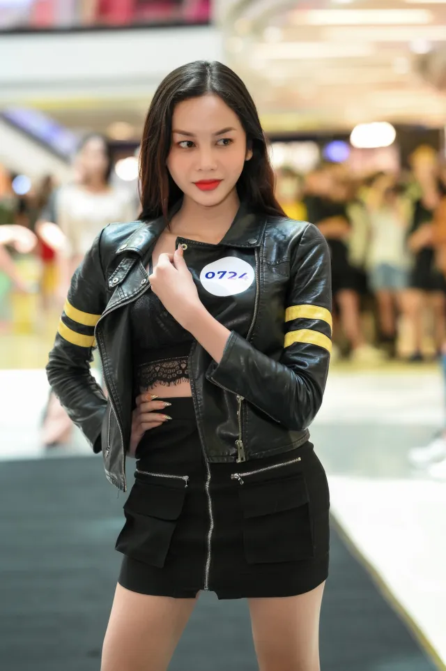 Hoa hậu Khánh Vân - nàng thơ show diễn mới của Xuân Lan - Ảnh 4.