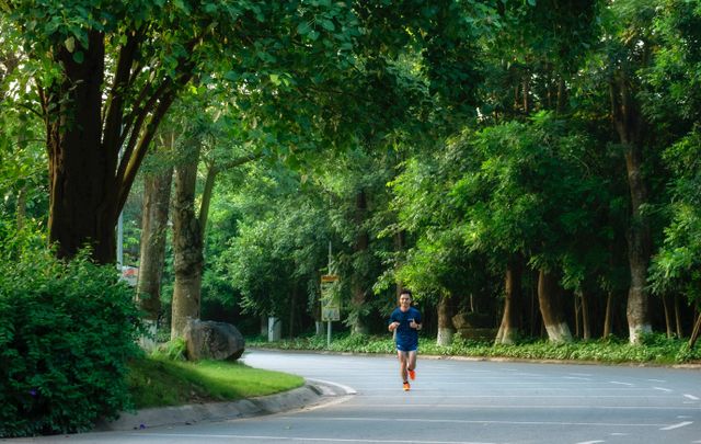 Bất ngờ trước cảnh tượng xếp hàng dài từ sáng sớm để xem nhà mẫu và mua nhà tại Ecopark - Ảnh 10.