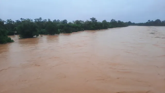 Mưa lũ nhấn chìm nhiều khu vực tại Quảng Trị - Ảnh 3.