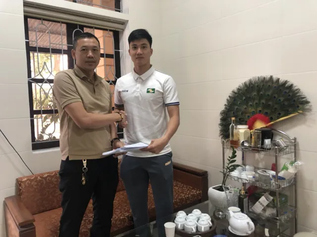 chuyen-nhuong-v-league-2021-xac-dinh-tuong-lai-cong-phuong-104101-1