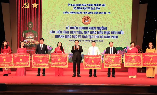 Tuyên dương các điển hình tiên tiến, nhà giáo mẫu mực tiêu biểu của Thủ đô năm 2020 - Ảnh 2.