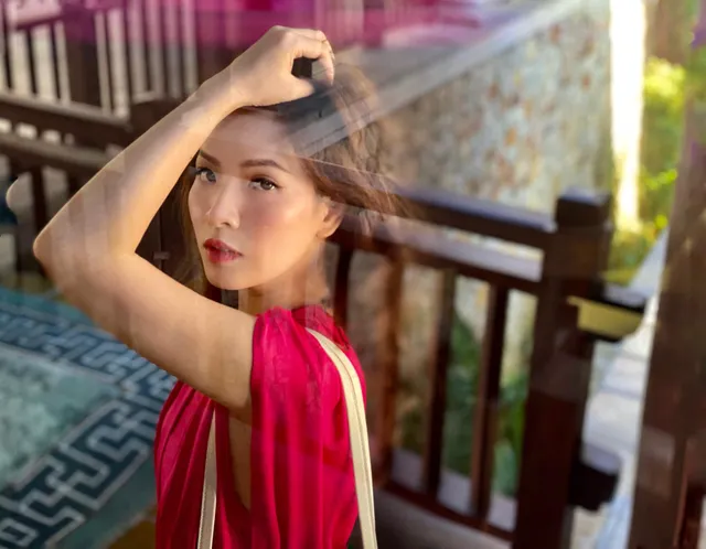 Đan Lê xinh như nữ thần qua góc máy của chồng - Ảnh 2. Đan Lê xinh như nữ thần qua góc máy của chồng - Ảnh 2.
