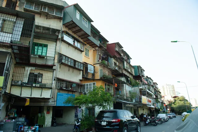 Hà Nội: Di dời hộ dân ra khỏi các nhà chung cư cũ nguy hiểm - Ảnh 1. Hà Nội: Di dời hộ dân ra khỏi các nhà chung cư cũ nguy hiểm - Ảnh 1.