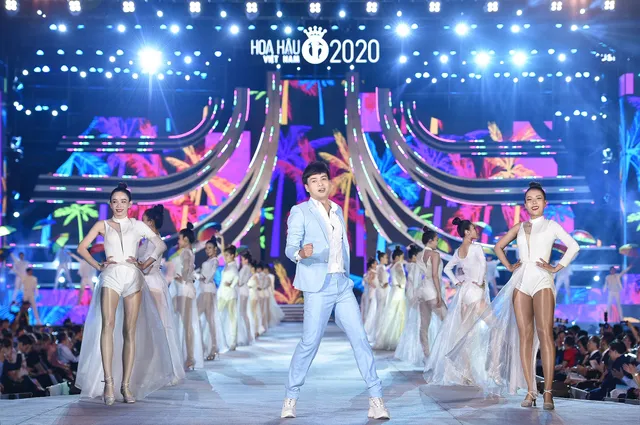 Lệ Quyên, Quang Dũng nồng nàn trên sàn diễn thời trang của Hoa hậu Việt Nam 2020 - Ảnh 1. Lệ Quyên, Quang Dũng nồng nàn trên sàn diễn thời trang của Hoa hậu Việt Nam 2020 - Ảnh 1.