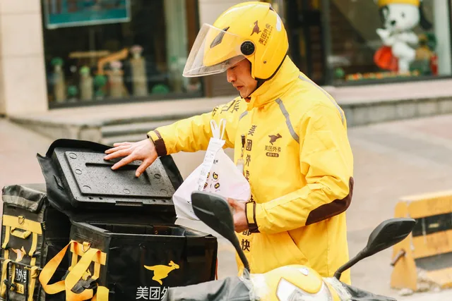 Ngày lễ Độc thân và những ngày bận rộn nhất năm của các nhân viên giao hàng - Ảnh 2. Ngày lễ Độc thân và những ngày bận rộn nhất năm của các nhân viên giao hàng - Ảnh 2.