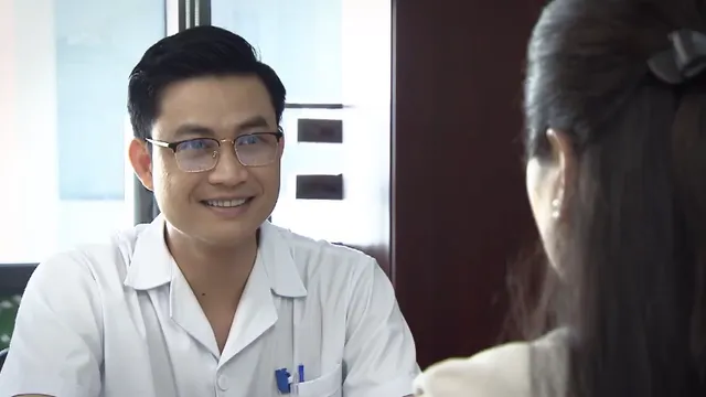 Lửa ấm - Tập 30: Thủy được bác sĩ điển trai săn đón ở bệnh viện mới - Ảnh 3. Lửa ấm - Tập 30: Thủy được bác sĩ điển trai săn đón ở bệnh viện mới - Ảnh 3.