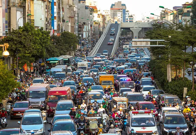 Ùn tắc nút giao Ngã Tư Sở - vành đai 2 trên cao: Khó tìm được giải pháp khắc phục vẹn toàn - Ảnh 2. Ùn tắc nút giao Ngã Tư Sở - vành đai 2 trên cao: Khó tìm được giải pháp khắc phục vẹn toàn - Ảnh 2.