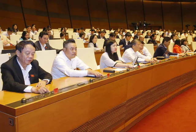 Quốc hội thông qua Nghị quyết về kế hoạch phát triển kinh tế - xã hội năm 2021 - Ảnh 2. Quốc hội thông qua Nghị quyết về kế hoạch phát triển kinh tế - xã hội năm 2021 - Ảnh 2.