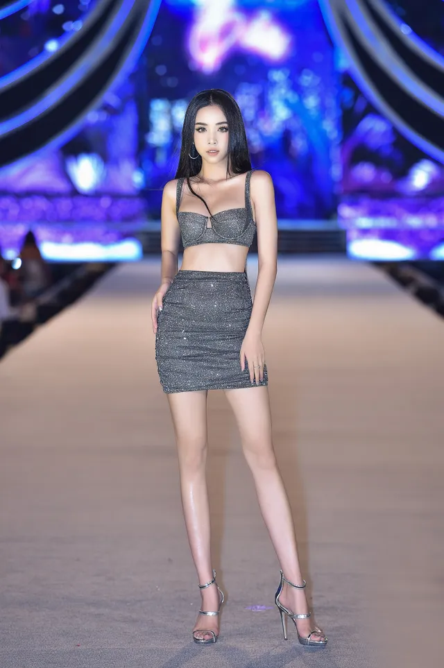Thụy Vân khoe dáng nóng bỏng bên dàn Hoa hậu, Á hậu - Ảnh 7. Thụy Vân khoe dáng nóng bỏng bên dàn Hoa hậu, Á hậu - Ảnh 7.