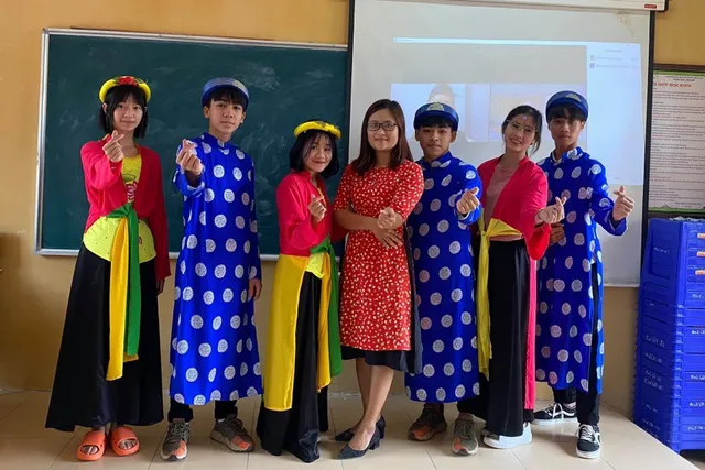Học sinh thích thú đọc Rap trong tiết dạy tiếng Anh của cô giáo toàn cầu Hà Ánh Phượng - Ảnh 2. Học sinh thích thú đọc Rap trong tiết dạy tiếng Anh của cô giáo toàn cầu Hà Ánh Phượng - Ảnh 2.