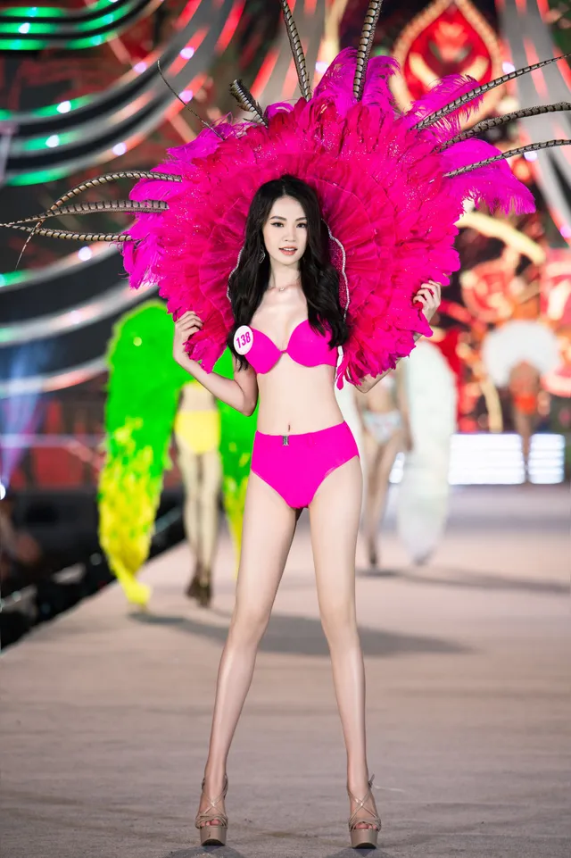 Thí sinh Hoa hậu Việt Nam 2020 trình diễn bikini bốc lửa - Ảnh 5. Thí sinh Hoa hậu Việt Nam 2020 trình diễn bikini bốc lửa - Ảnh 5.