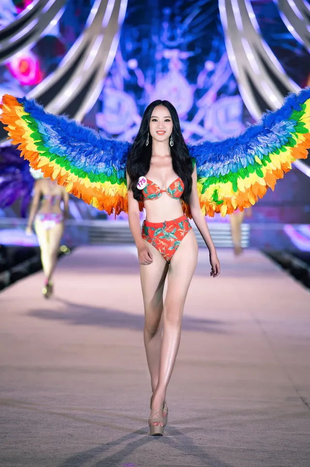 Thí sinh Hoa hậu Việt Nam 2020 trình diễn bikini bốc lửa - Ảnh 13. Thí sinh Hoa hậu Việt Nam 2020 trình diễn bikini bốc lửa - Ảnh 13.