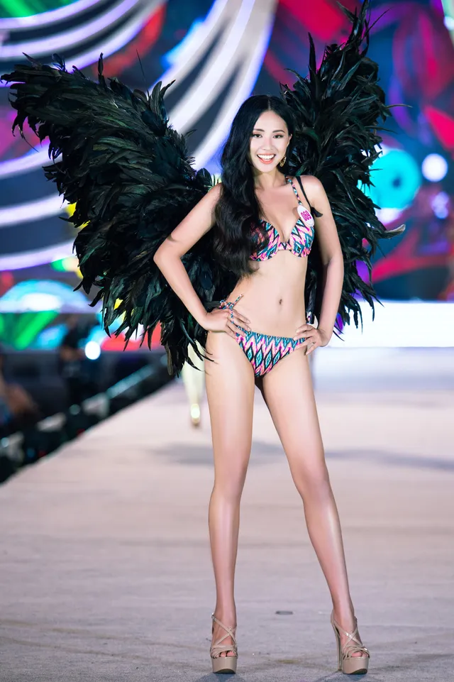 Thí sinh Hoa hậu Việt Nam 2020 trình diễn bikini bốc lửa - Ảnh 10. Thí sinh Hoa hậu Việt Nam 2020 trình diễn bikini bốc lửa - Ảnh 10.