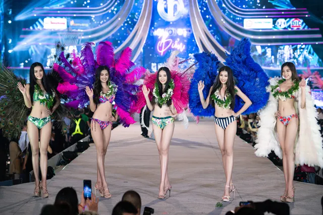 Thí sinh Hoa hậu Việt Nam 2020 trình diễn bikini bốc lửa - Ảnh 2. Thí sinh Hoa hậu Việt Nam 2020 trình diễn bikini bốc lửa - Ảnh 2.