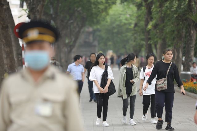 Hà Nội: Đa số người dân vẫn chủ quan, không đeo khẩu trang - Ảnh 6.