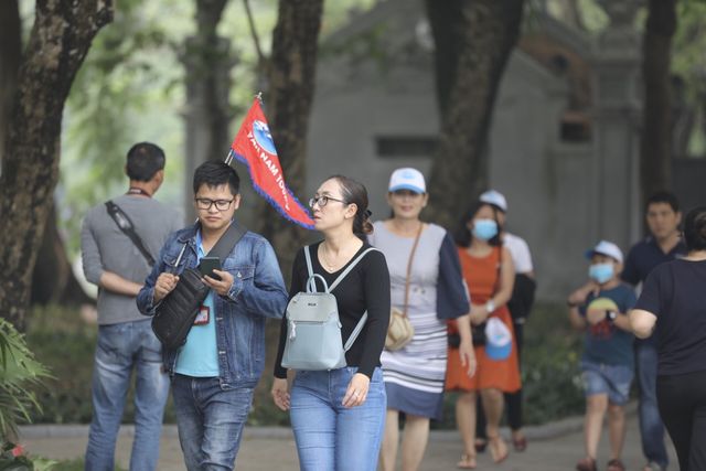 Hà Nội: Đa số người dân vẫn chủ quan, không đeo khẩu trang - Ảnh 5.