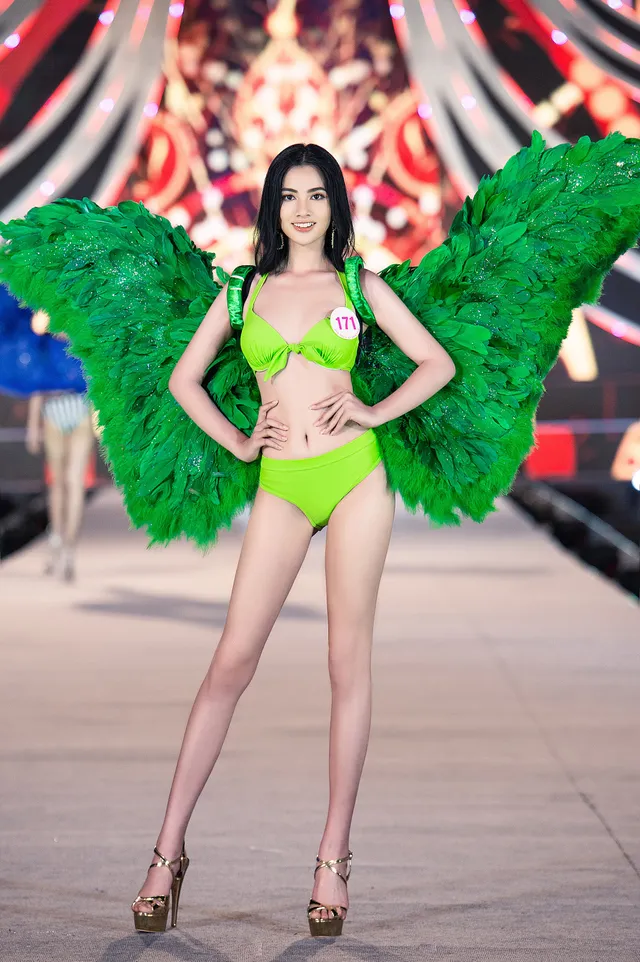 Thí sinh Hoa hậu Việt Nam 2020 trình diễn bikini bốc lửa - Ảnh 21. Thí sinh Hoa hậu Việt Nam 2020 trình diễn bikini bốc lửa - Ảnh 21.