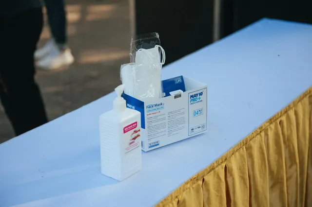 Hơn 500 vận động viên sôi nổi so tài tại Lễ hội Bơi chải Thuyền rồng Hà Nội 2020 - Ảnh 3. Hơn 500 vận động viên sôi nổi so tài tại Lễ hội Bơi chải Thuyền rồng Hà Nội 2020 - Ảnh 3.
