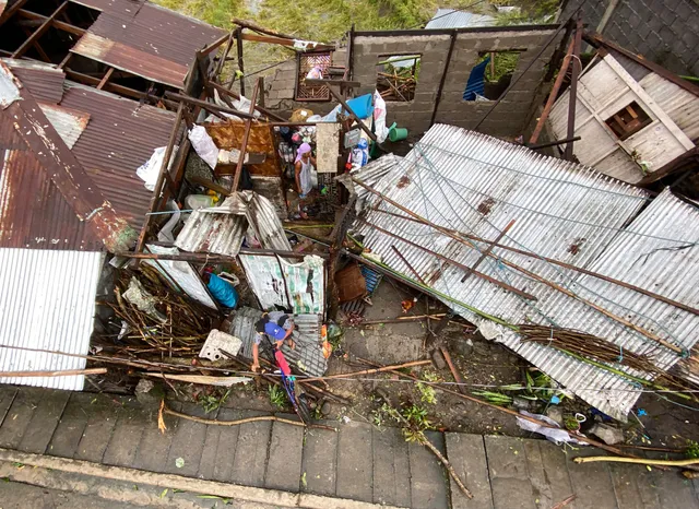 Hình ảnh Phillipines đổ nát, tan hoang do siêu bão mạnh nhất thế giới Goni - Ảnh 4.