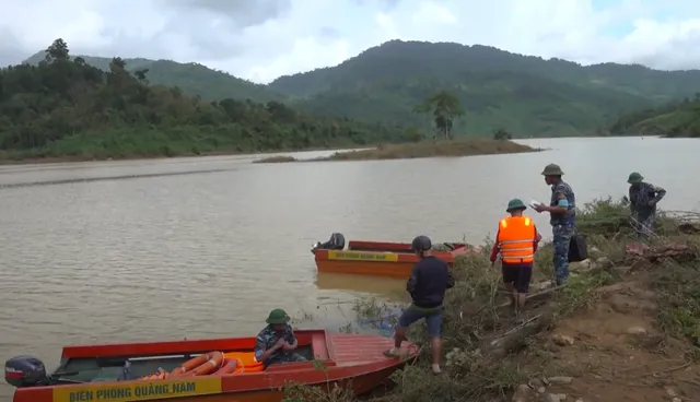 Sử dụng thiết bị bay không người lái tìm kiếm các nạn nhân mất tích ở Trà Leng - Ảnh 1.