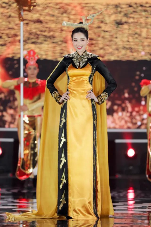 5 Hoa hậu của thập kỷ hương sắc hội tụ trong phần thi Áo dài Chung kết Hoa hậu Việt Nam 2020 - Ảnh 4. 5 Hoa hậu của thập kỷ hương sắc hội tụ trong phần thi Áo dài Chung kết Hoa hậu Việt Nam 2020 - Ảnh 4.