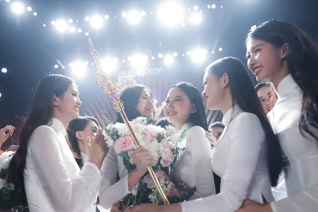 Hành trình từ nữ sinh Thanh Hóa đến tân Hoa hậu Việt Nam 2020 của Đỗ Thị Hà - Ảnh 22. Hành trình từ nữ sinh Thanh Hóa đến tân Hoa hậu Việt Nam 2020 của Đỗ Thị Hà - Ảnh 22.