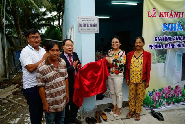 Hiệp hội Tấm lợp Việt Nam bàn giao 2 ngôi nhà tình nghĩa cho các gia đình khó khăn tại Cần Thơ - Ảnh 4.