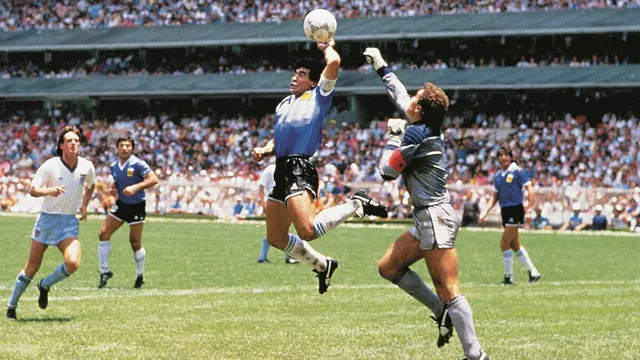 Huyền thoại bóng đá Diego Maradona qua đời ở tuổi 60 - Ảnh 2.