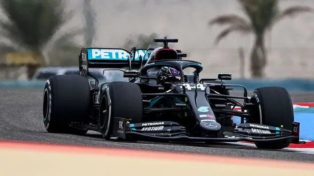 Đua phân hạng GP Bahrain: Lewis Hamilton tiếp tục thể hiện sự thống trị tại F1 - Ảnh 1.