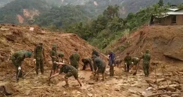 Sạt lở tại Quảng Nam: Chưa tìm thấy 1 nạn nhân là cán bộ xã Phước Lộc - Ảnh 1.