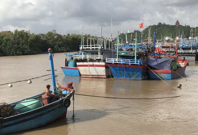 Trước bão số 10: Phú Yên trực 24/24 giờ chống bão, Quảng Nam, Quảng Ngãi di dời dân ra khỏi vùng sạt lở - Ảnh 2.