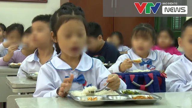 Hà Nội: Xác định nguyên nhân hàng trăm học sinh nghỉ học bất thường - Ảnh 2. Hà Nội: Xác định nguyên nhân hàng trăm học sinh nghỉ học bất thường - Ảnh 2.