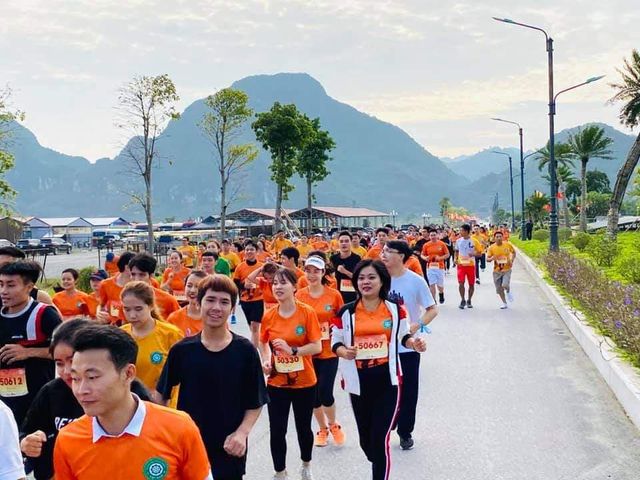 Gần 1500 người tham gia giải Ánh Dương Soi Chiếu Half Marathon 2020 - Ảnh 2.