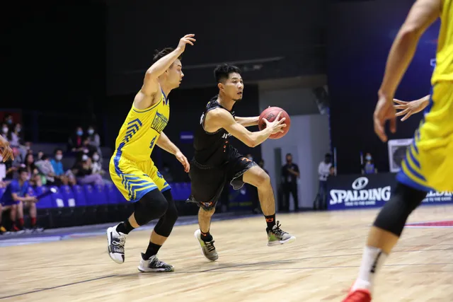 VBA 2020 - game 26: Hanoi Buffaloes nối dài mạch thắng trước Hochiminh City Wings - Ảnh 1.