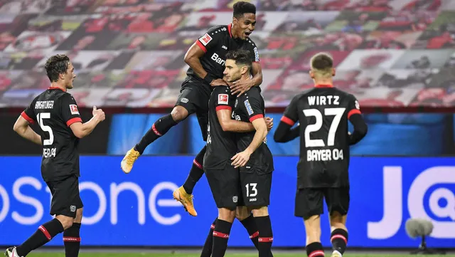 Bayer Leverkusen 4-3 Mgladbach: Cơn mưa bàn thắng - Ảnh 2.