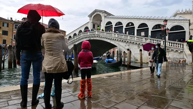 Thành phố Venice lại thất thủ trước triều cường vì... dự báo sai - Ảnh 13.