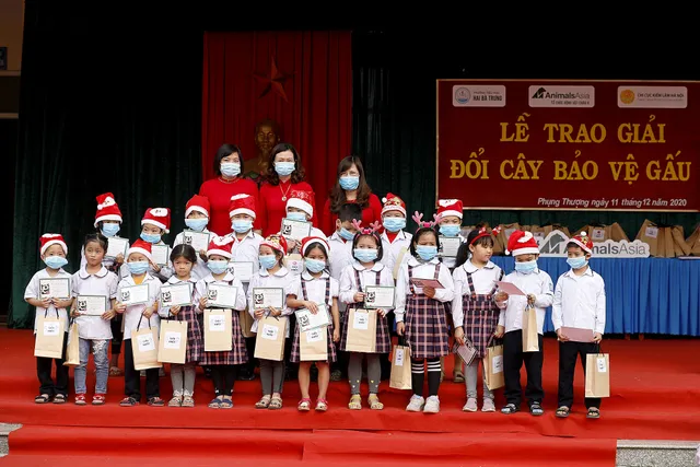 Trao giải Lễ hội đổi cây, bảo vệ gấu theo chủ đề Giáng sinh - Ảnh 4. Trao giải Lễ hội đổi cây, bảo vệ gấu theo chủ đề Giáng sinh - Ảnh 4.