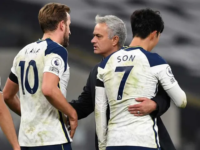 Jose Mourinho giành giải thưởng HLV xuất sắc nhất tháng 11 của Ngoại hạng Anh - Ảnh 1.