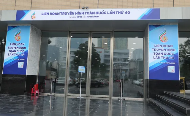 Ban Giám khảo LHTHTQ lần thứ 40 say sưa chấm thi ngày đầu tiên - Ảnh 2. Ban Giám khảo LHTHTQ lần thứ 40 say sưa chấm thi ngày đầu tiên - Ảnh 2.