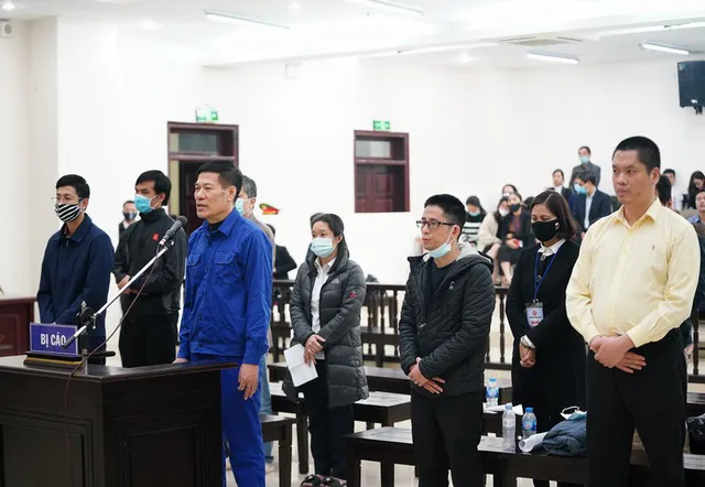 Nâng khống giá máy xét nghiệm, cựu Giám đốc CDC Hà Nội nhận án 10 năm tù - Ảnh 1. Nâng khống giá máy xét nghiệm, cựu Giám đốc CDC Hà Nội nhận án 10 năm tù - Ảnh 1.