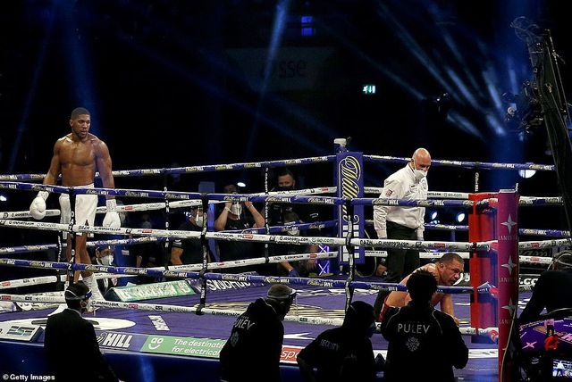 Anthony Joshua thắng knock-out Kubrat Pulev ở hiệp 9 - Ảnh 2.