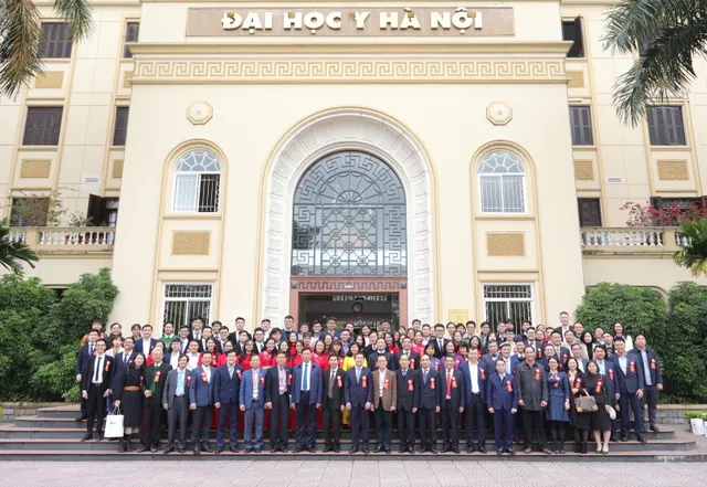 40 năm giảng dạy, đào tạo nguồn nhân lực cho chuyên ngành ung thư trên toàn quốc - Ảnh 2. 40 năm giảng dạy, đào tạo nguồn nhân lực cho chuyên ngành ung thư trên toàn quốc - Ảnh 2.