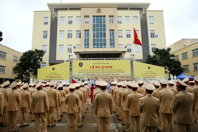 [Ảnh] CSGT ra quân bảo đảm trật tự, an toàn giao thông phục vụ bảo vệ Đại hội XIII của Đảng - Ảnh 10.