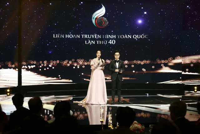 MC dẫn chương trình Lễ Công bố và trao giải MC dẫn chương trình Lễ Công bố và trao giải
