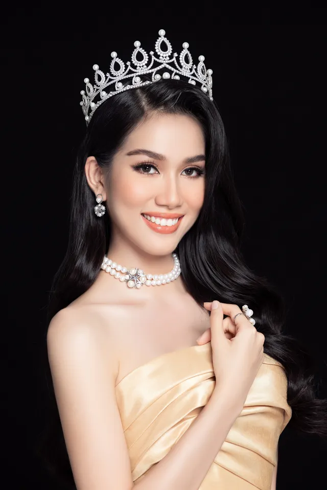Hoa hậu Đỗ Thị Hà đọ sắc bên hai Á hậu sau 1 tháng đăng quang - Ảnh 8. Hoa hậu Đỗ Thị Hà đọ sắc bên hai Á hậu sau 1 tháng đăng quang - Ảnh 8.