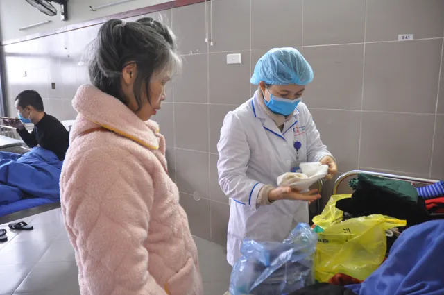 Nữ điều dưỡng giúp bệnh nhân trong khu cách ly COVID-19 tìm thấy gia đình sau 24 năm lưu lạc - Ảnh 1. Nữ điều dưỡng giúp bệnh nhân trong khu cách ly COVID-19 tìm thấy gia đình sau 24 năm lưu lạc - Ảnh 1.